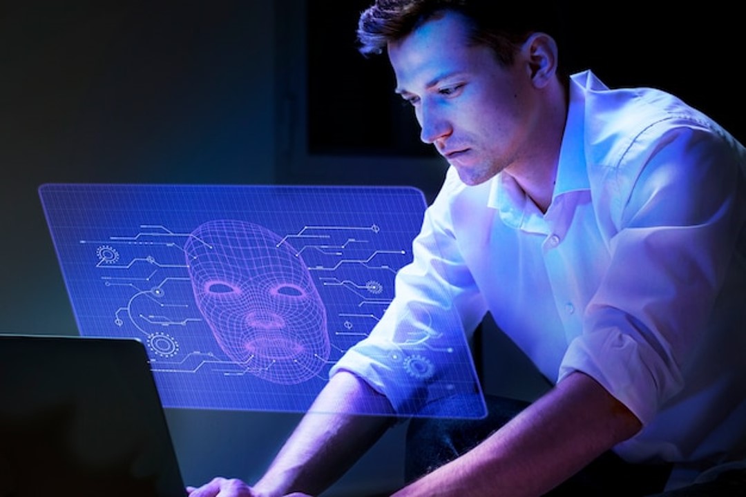 Persona con máscara de avatar de metaverso futurista