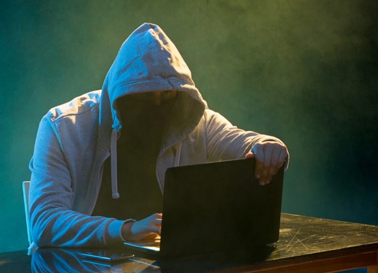 Para evitar el robo de información y lograr que los ciberdelincuentes no ingresen a los escritorios remotos, es aconsejable el uso de autenticación multifactor
